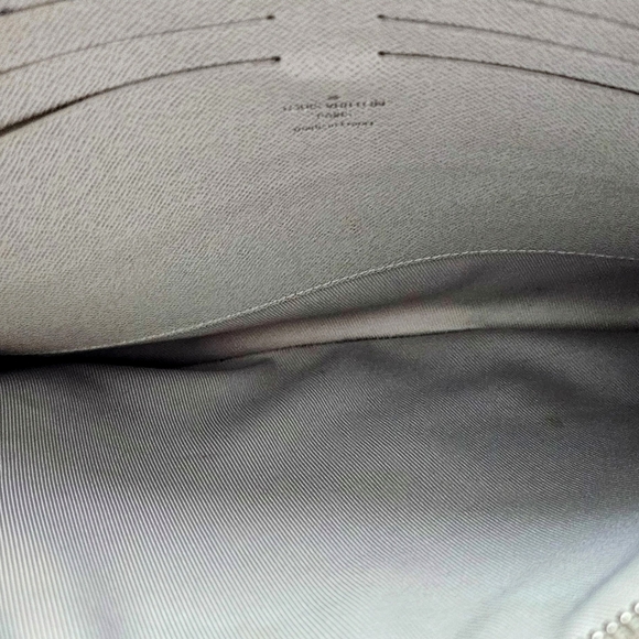 Louis Vuitton White Monogram Antarctica Zip Pouch O-Case Clutch - Picture 9 of 12